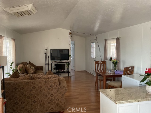 Detail Gallery Image 4 of 26 For 22020 Nisqually Rd #73,  Apple Valley,  CA 92308 - 2 Beds | 2 Baths