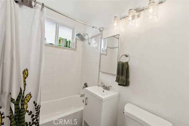 1701 N Oxford Avenue, Pasadena CA: https://media.crmls.org/medias/c88ba7a1-1251-4d38-9ed9-2e89b7c50d8e.jpg