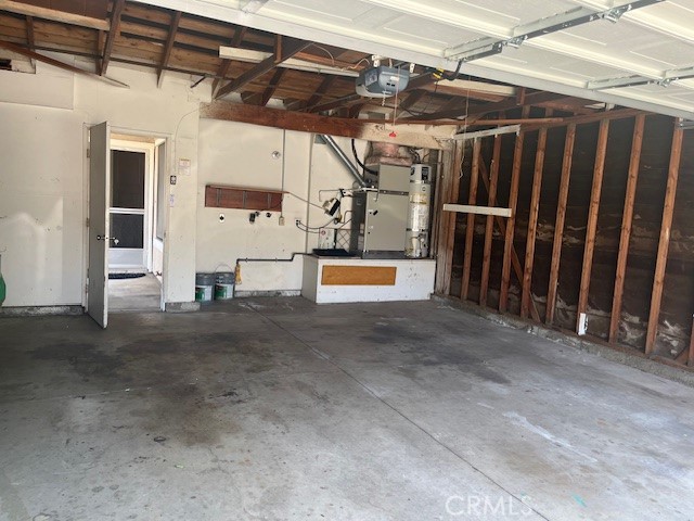 2 car garage with washer/dryer hookup