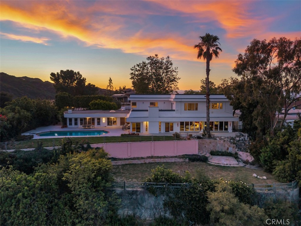 https://media.crmls.org/medias/c88bfd1e-062d-40a1-8bd7-1d9f3ebbf2bf.jpg?preset=X-Large