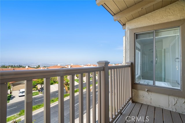 21 Hilltop Circle, Rancho Palos Verdes CA: https://media.crmls.org/medias/c88c1f22-29d6-43f4-b604-46d119c30908.jpg