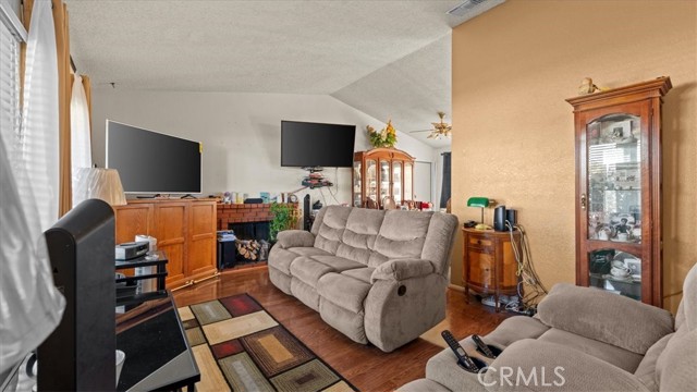 Detail Gallery Image 6 of 33 For 14219 Luna, Victorville,  CA 92392 - 3 Beds | 2 Baths