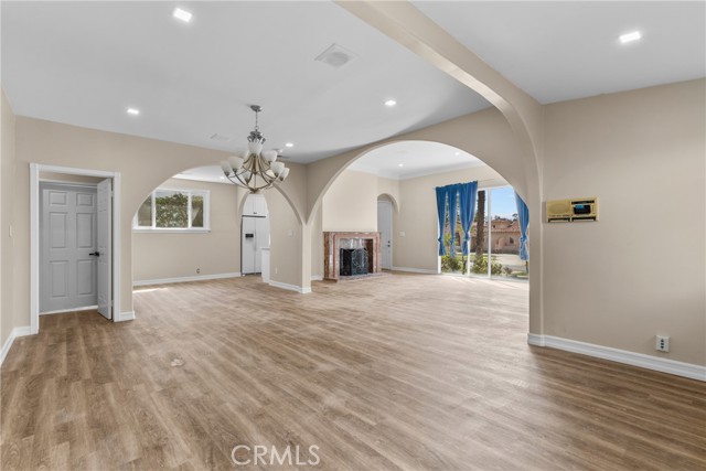Detail Gallery Image 6 of 28 For 6329 Warner Dr, Los Angeles,  CA 90048 - 3 Beds | 3 Baths