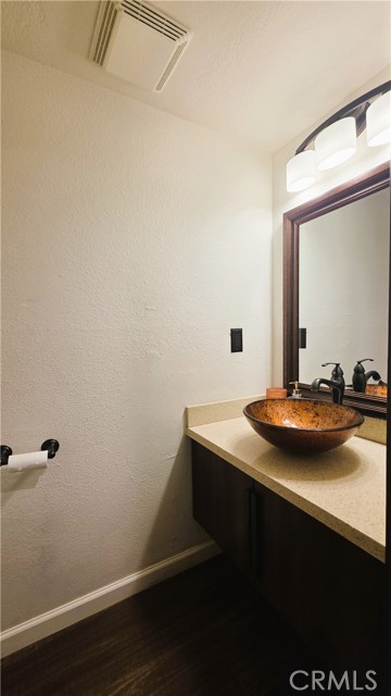 Detail Gallery Image 12 of 31 For 608 Hawthorne St #E,  Glendale,  CA 91204 - 4 Beds | 3/1 Baths