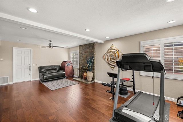 40 Country Wood Drive, Phillips Ranch CA: https://media.crmls.org/medias/c88e7ab0-36d4-483b-9809-e3f17fcb80f3.jpg