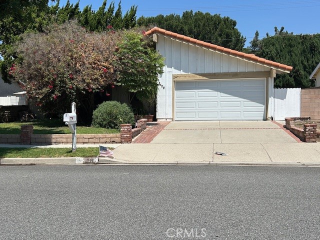 Detail Gallery Image 1 of 4 For 2405 Lee St., Simi Valley,  CA 93065 - 3 Beds | 2 Baths