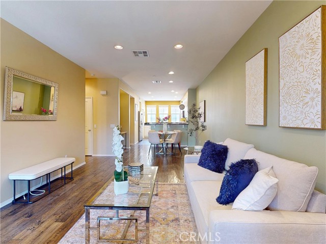 Detail Gallery Image 7 of 19 For 833 E Cassia Ln #D,  Azusa,  CA 91702 - 2 Beds | 3 Baths