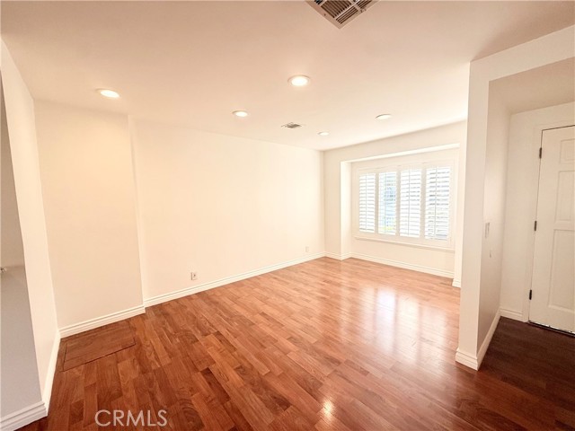 Detail Gallery Image 14 of 26 For 6424 Penfield Ave, Woodland Hills,  CA 91367 - 3 Beds | 2 Baths