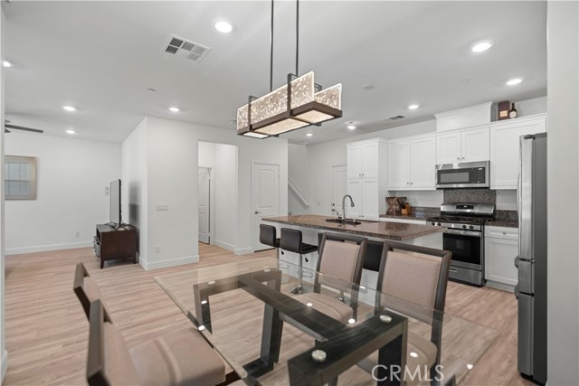 7118 Vernazza, Eastvale CA: https://media.crmls.org/medias/c88f6e02-5d8b-40cc-b9fa-cf4aa070f4e9.jpg