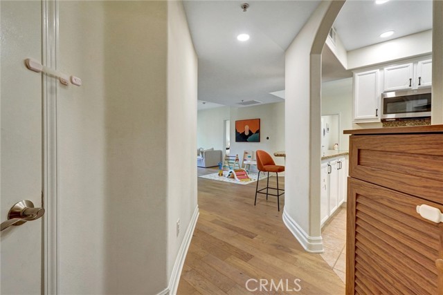 13935 Burbank, 105 photo 9