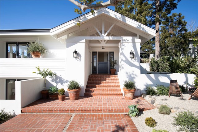 432 Holly Street, Laguna Beach CA: https://media.crmls.org/medias/c890f38a-0733-40a3-a437-4079623a4e2b.jpg