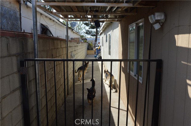 13104 Hoyt Street, Pacoima CA: https://media.crmls.org/medias/c8916999-1ea4-4266-8648-8028c9f6ca87.jpg