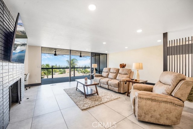 Detail Gallery Image 15 of 39 For 10220 Balmoral Ct, Riverside,  CA 92503 - 3 Beds | 2 Baths