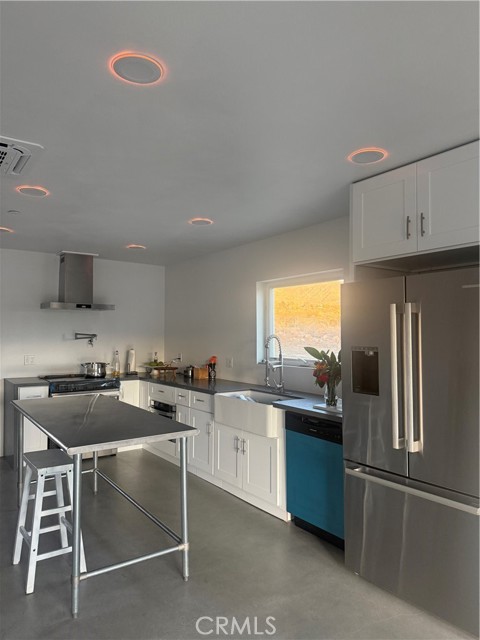 Detail Gallery Image 4 of 41 For 9640 Lanning Ln, Morongo Valley,  CA 92256 - 2 Beds | 2/1 Baths