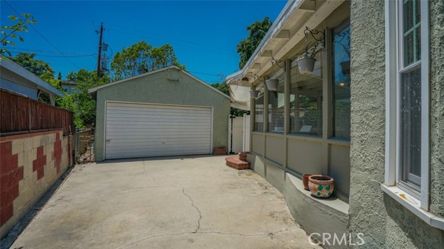 525 N Mariposa Street, Burbank CA: https://media.crmls.org/medias/c89533d6-a455-4a01-9584-2234cba3b37b.jpg