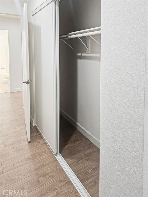 518 East Valencia, F photo 14