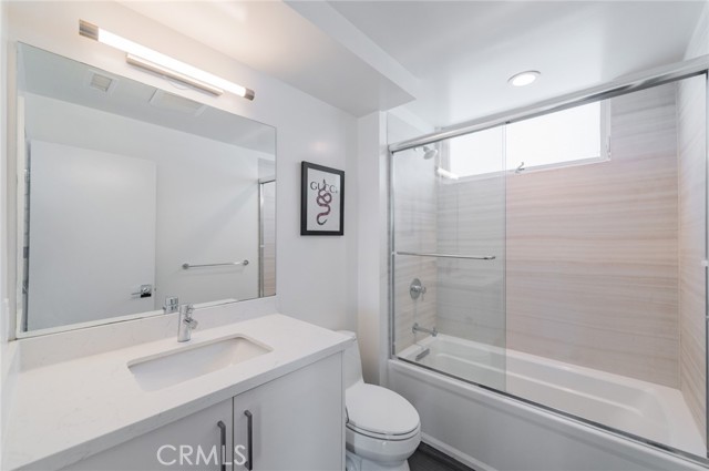 Detail Gallery Image 18 of 29 For 6016 W Beachwood Ln, Los Angeles,  CA 90038 - 3 Beds | 4 Baths