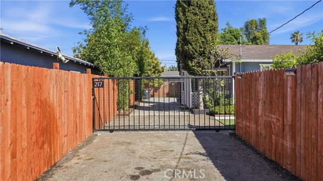 Detail Gallery Image 24 of 40 For 215 N Mcclay, Santa Ana,  CA 92701 - 5 Beds | 2 Baths