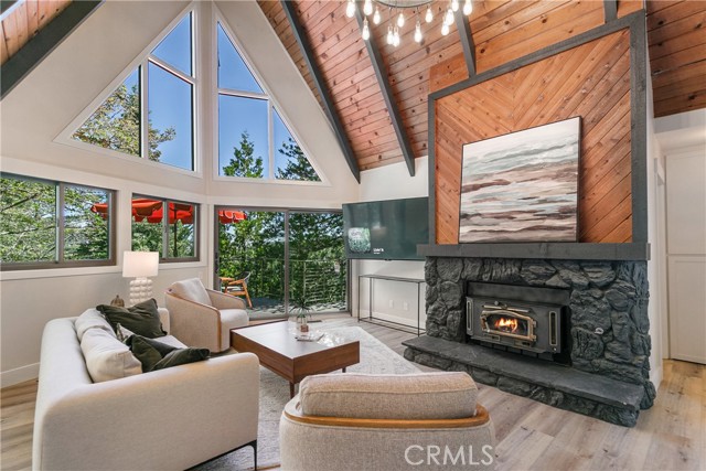 Detail Gallery Image 3 of 59 For 26838 Huron Rd, Lake Arrowhead,  CA 92317 - 4 Beds | 4 Baths