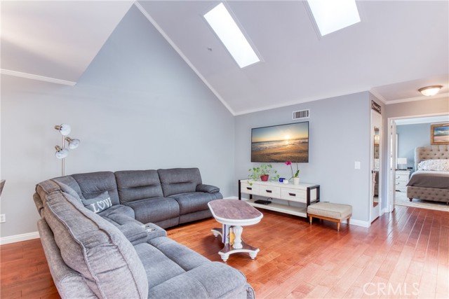64 Seacrest Court, Long Beach CA: https://media.crmls.org/medias/c898501f-f60c-4526-a22f-62c1c7034505.jpg