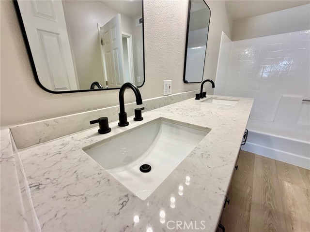 3075 Foothill Boulevard, La Crescenta CA: https://media.crmls.org/medias/c8989c18-052d-4019-8b0c-0ef45b0120b4.jpg