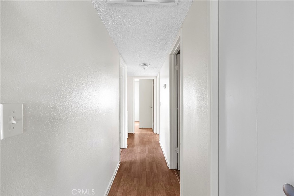 https://media.crmls.org/medias/c898b4d4-a72b-4a55-9580-9a1091765a12.jpg?preset=X-Large