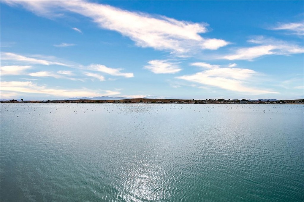 https://media.crmls.org/medias/c898b7a3-388b-4c1a-b4e5-cded0a0468ee.jpg?preset=X-Large