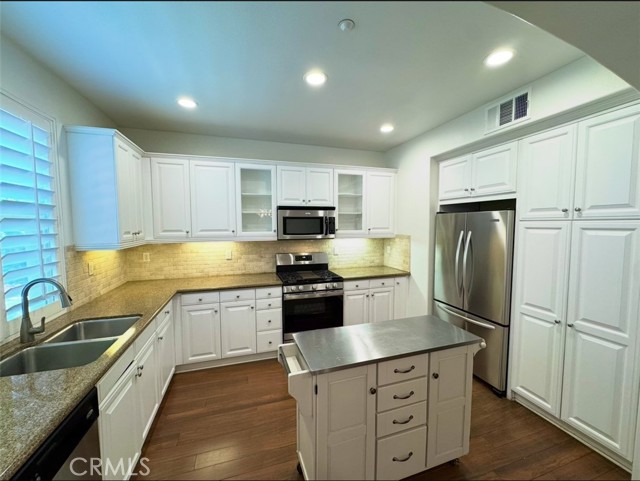 Detail Gallery Image 3 of 16 For 4441 Owens St #102,  Corona,  CA 92883 - 2 Beds | 2/1 Baths