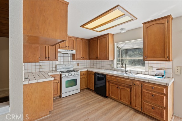 Detail Gallery Image 7 of 18 For 23561 Short Way, Crestline,  CA 92325 - 3 Beds | 1/1 Baths