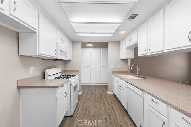 4633 Dowel Avenue, Palmdale CA: https://media.crmls.org/medias/c89911fa-54ea-4f26-adfc-afd8ed0d6bba.jpg
