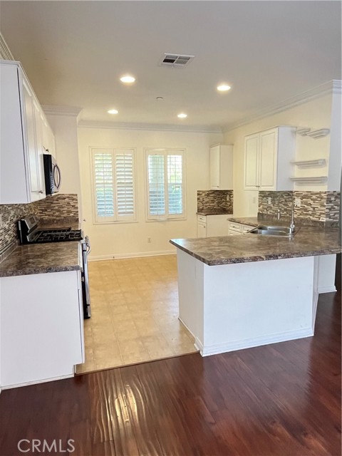5384 Palestrina Way, Fontana CA: https://media.crmls.org/medias/c89ae567-a759-49e5-b991-8c4ce07ec5bf.jpg
