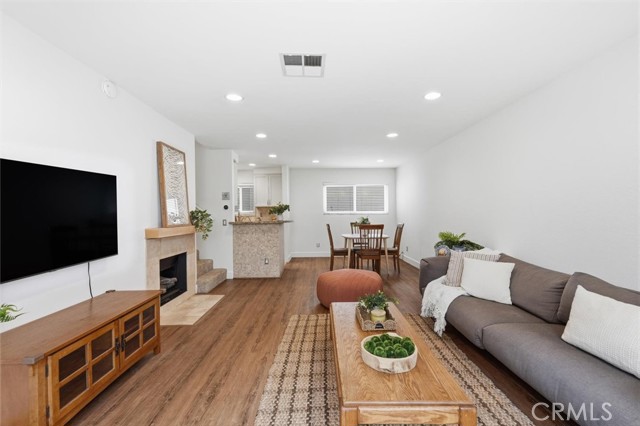 1747 Barry Avenue, Los Angeles CA: https://media.crmls.org/medias/c89b75dd-6b04-4158-9b6c-648190bcbafa.jpg