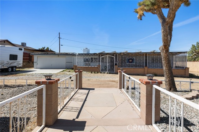 Detail Gallery Image 3 of 43 For 8054 Palm, Yucca Valley,  CA 92284 - 3 Beds | 2 Baths