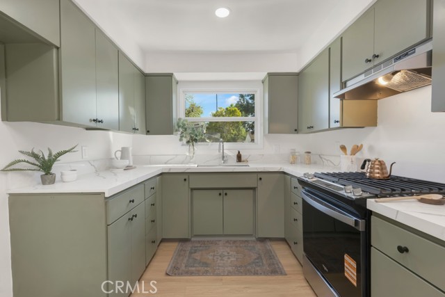 Detail Gallery Image 3 of 33 For 16125 Haynes St, Van Nuys,  CA 91406 - 3 Beds | 2 Baths