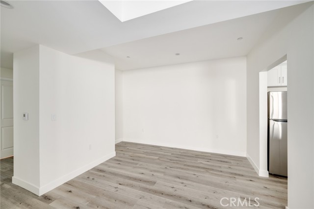 Detail Gallery Image 8 of 19 For 14526 Hartland St #106,  Van Nuys,  CA 91405 - 2 Beds | 2 Baths