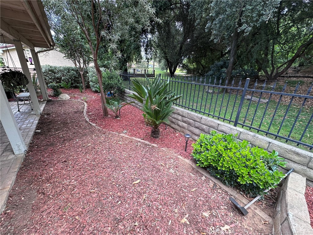 https://media.crmls.org/medias/c89f9b24-7ab8-40aa-b7b5-bb1c3ebbf3bb.jpg?preset=X-Large