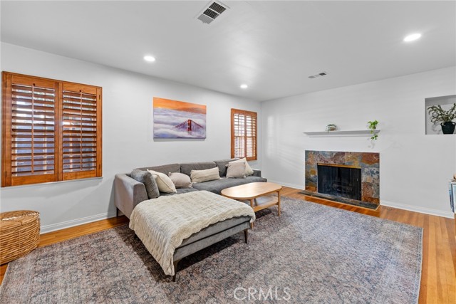Detail Gallery Image 7 of 42 For 3989 Coolidge, Los Angeles,  CA 90066 - 3 Beds | 2 Baths
