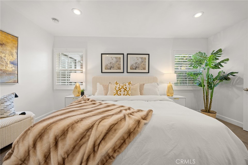 https://media.crmls.org/medias/c8a02328-0640-4b6f-becd-12d972c6d90a.jpg?preset=X-Large
