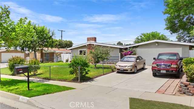 27439 Santa Clarita Road, Saugus CA: https://media.crmls.org/medias/c8a0b7e3-24ac-46b9-9945-b7b630ffd6b6.jpg