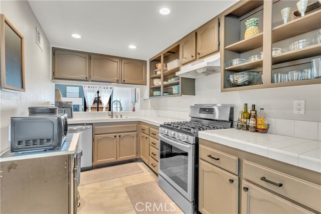 Detail Gallery Image 16 of 50 For 21040 Parthenia #25,  Canoga Park,  CA 91304 - 2 Beds | 2/1 Baths