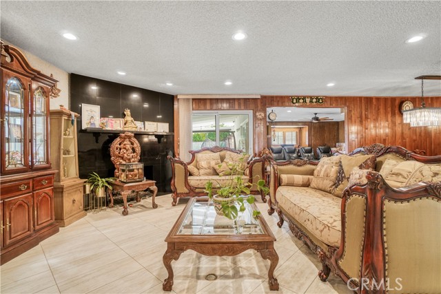 Detail Gallery Image 11 of 44 For 24206 Saint Edens Circle, West Hills,  CA 91307 - 3 Beds | 2 Baths