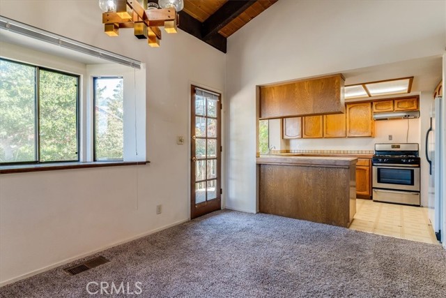 Detail Gallery Image 10 of 47 For 470 Warwick, Cambria,  CA 93428 - 2 Beds | 2 Baths