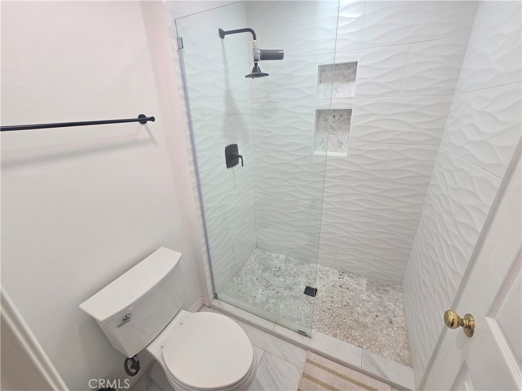 https://media.crmls.org/medias/c8a36b9e-b136-445d-890f-46833895a0e6.jpg?preset=X-Large