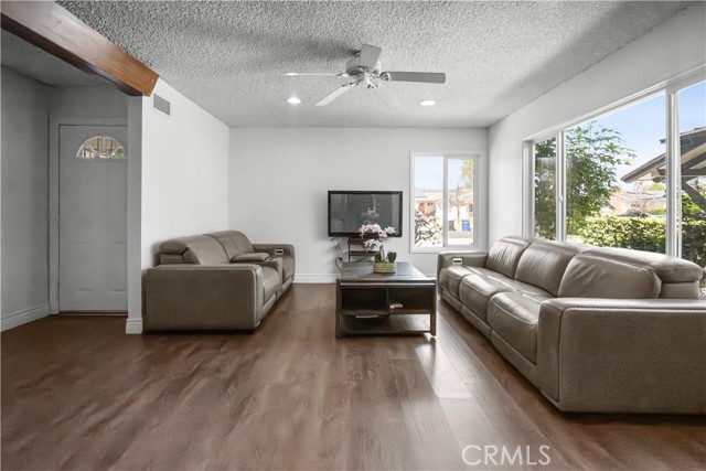 Detail Gallery Image 19 of 42 For 20212 Londelius, Winnetka,  CA 91306 - 3 Beds | 2 Baths