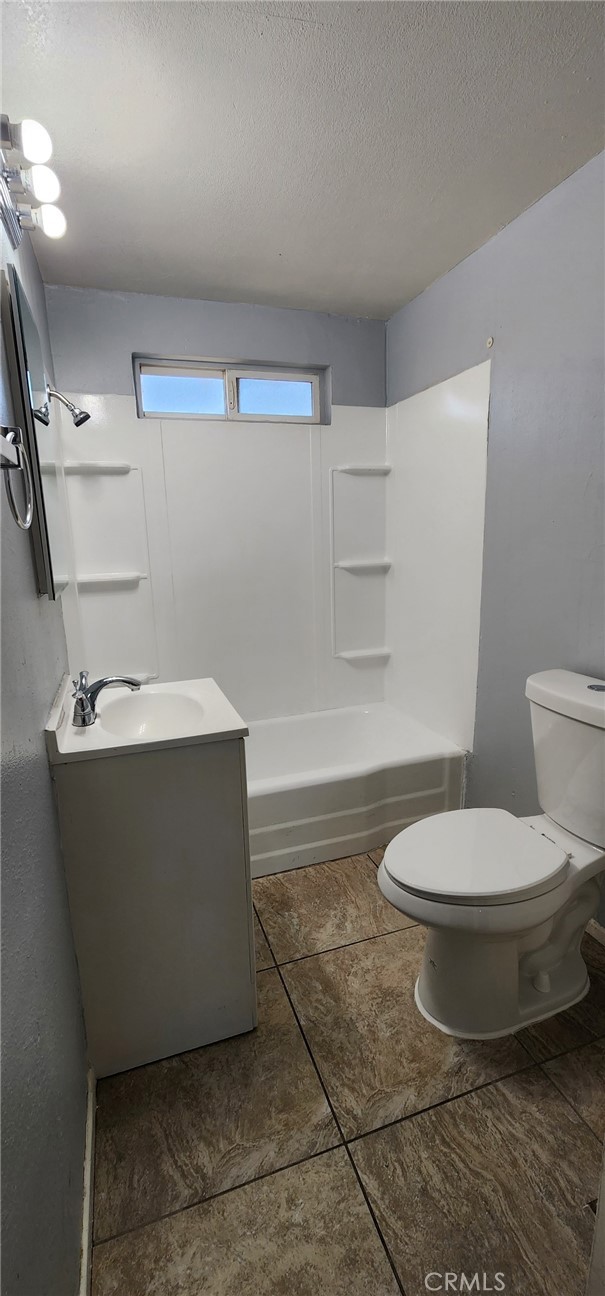 201 W Williams Street, Barstow CA: https://media.crmls.org/medias/c8a40d87-24b8-4c5d-8bcc-7d849ee7dd3b.jpg