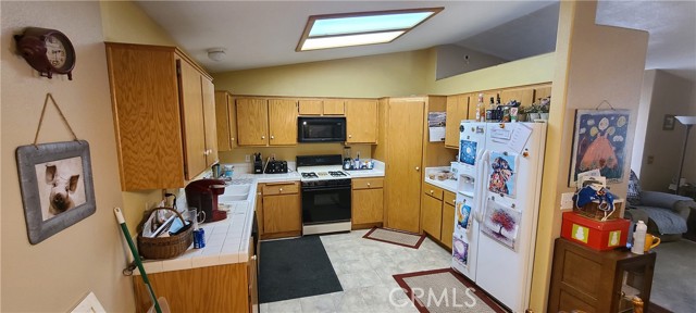 14867 Tonikan Road, Apple Valley, CA, 92307 14867 Tonikan Road, Apple Valley, CA, 92307
