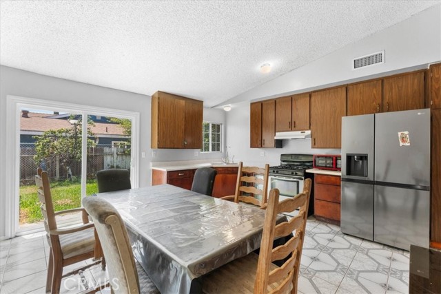 544 N Loretta Street, Rialto CA: https://media.crmls.org/medias/c8a4b4d3-4aa2-4c7a-b3ac-6ce5c30eaf40.jpg