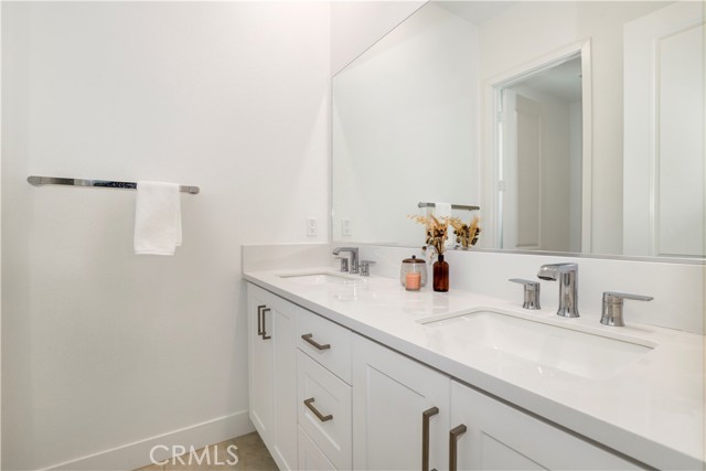 Detail Gallery Image 28 of 38 For 27512 Golden Currant Pl, Valencia,  CA 91381 - 4 Beds | 4 Baths