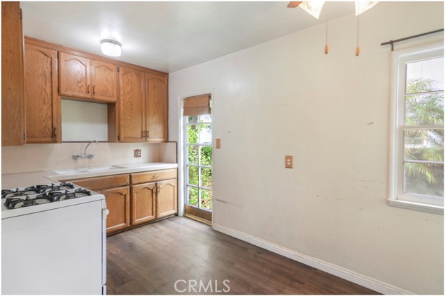 1314 Palm Avenue, Huntington Beach CA: https://media.crmls.org/medias/c8a5a35f-24db-4f5c-97be-8c3539a95276.jpg