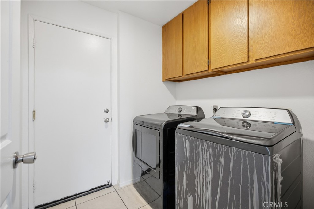 https://media.crmls.org/medias/c8a5bd1c-e197-40a3-b24f-ff4fb37c96af.jpg?preset=X-Large